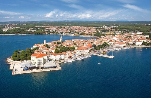 Porec Apartment | Fully equipped apartment in a top location in Porec, 50 meters from the beach, pets are welcome