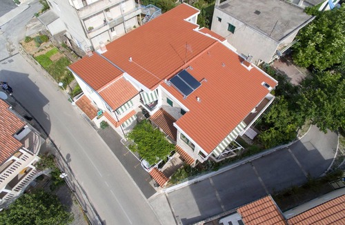 Bidol Apartment | Gemütliche Ferienwohnung mit Terrasse in Bidol by Interhome