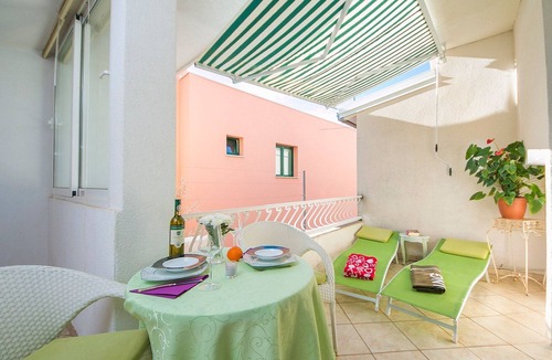Bidol Apartment | Gemütliche Ferienwohnung mit Terrasse in Bidol by Interhome