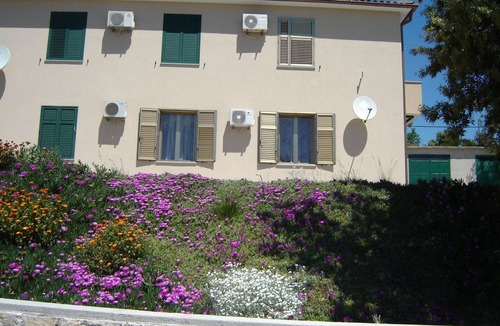 Koromacno Apartment | Gemütliches Appartment direkt am Strand by Interhome