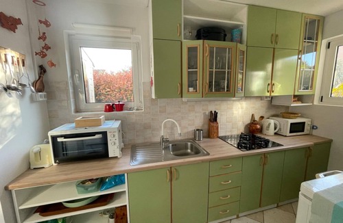 Pinezici House | Gemütliches Ferienhaus in Pinezići mit großer Te by Interhome