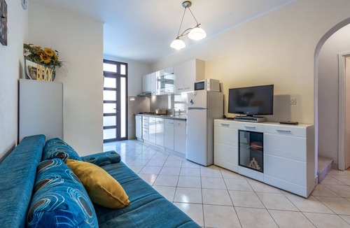 Gornji Kono Apartment | Geräumige Ferienwohnung mit eigener Terrasse by Interhome