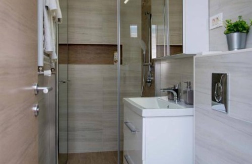 Daruvar House | Ginko Rooms - Triple Room With Private Bathroom (A4)