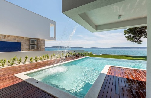Kastel Kambelovac Villa | Glamorous Kastela Villa | 4 Bedrooms | Villa Seafront Paradise | Private Pool