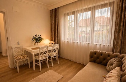 Oradea House | Glamour Residence Oradea - Modern Suite with Parking