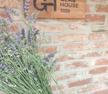 Aljmas Ski Chalet | Glas house Aljmaš