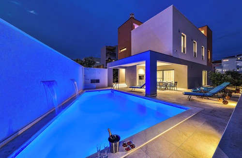 Seget Donji Villa | Gold-villa near Split-private pool & rooftop Jacuzzi