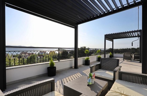 Turanj Apartment | Golden Horizon Residence-Peaceful Oasis with Pool Near the Sea