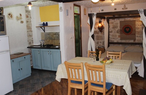 Betina Apartment | Good heavens 1, bed & bike,