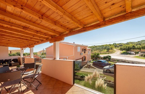 Podgradina Apartment | Gorgeous apartment in Podgradina with WiFi