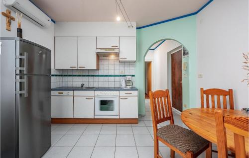 Đuba Apartment | Gorgeous Apartment In Duba With Wifi