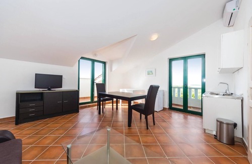 Privlaka Apartment | Gorgeous apartment in Privlaka with WiFi