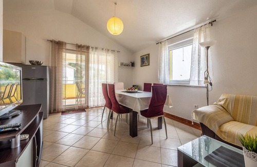 Rogoznica Apartment | Gorgeous apartment in Rogoznica with WiFi