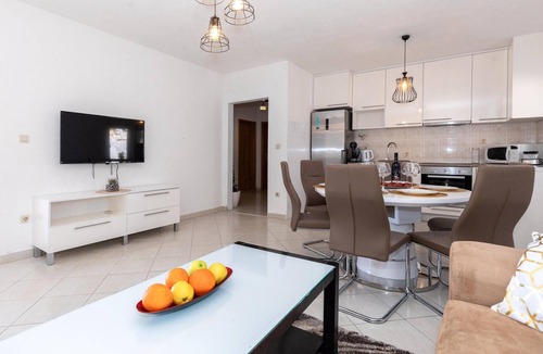 Komarna Apartment | Gorgeous apartment in Komarna with WiFi