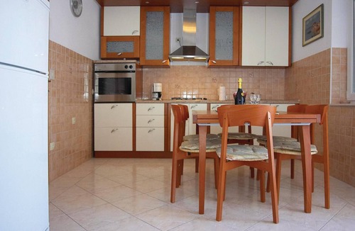 Komoseva Apartment | Gorgeous apartment in Mali Iz with WiFi