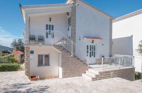 Razanj Apartment | Gorgeous apartment in Razanj with house sea view