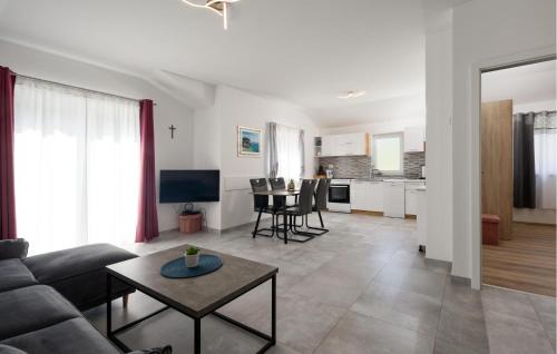 Rukavac House | Gorgeous Apartment In Rukavac