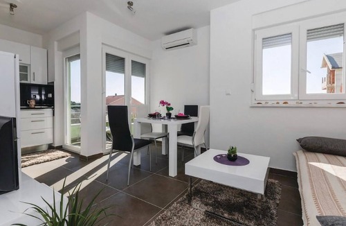 Trogir Apartment | Gorgeous apartment in Saldun with WiFi