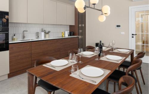 Frata Apartment | Gorgeous Apartment In Tar