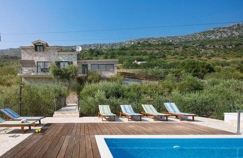 Kastel Kambelovac House | Gorgeous home in Kastel Kambelovac