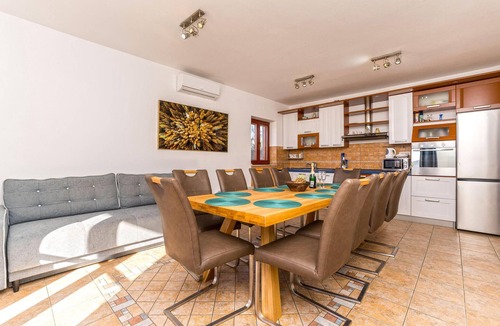 Sveti Filip i Jakov House | Gorgeous home in Sv.Filip i Jakov with sauna