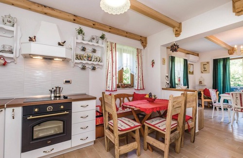Delnice House | Gorgeous home in Brod na Kupi with sauna