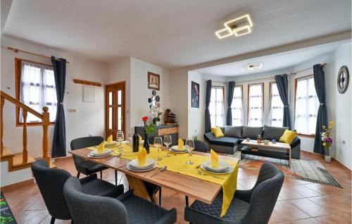 Klostar Ivanic House | Gorgeous Home In Beslinec