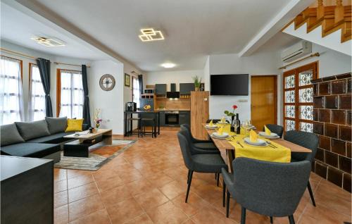 Klostar Ivanic House | Gorgeous Home In Beslinec