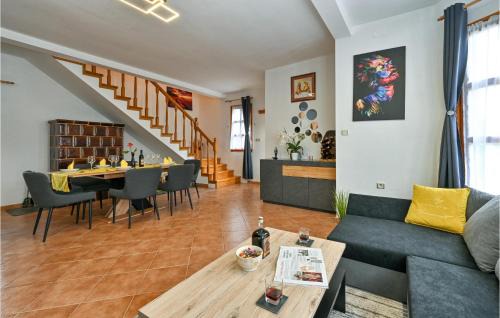 Klostar Ivanic House | Gorgeous Home In Beslinec