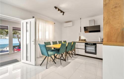 Betina House | Gorgeous Home In Betina With Kitchen