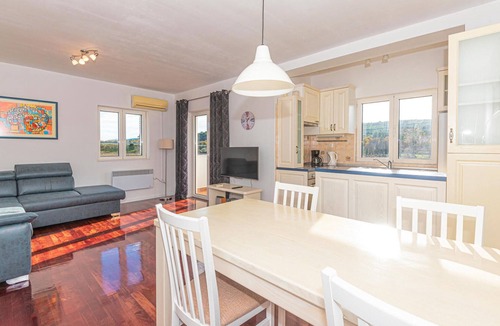 Sibenik House | Gorgeous home in Dubrava