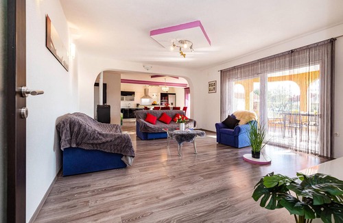 Galovac House | Gorgeous home in Galovac