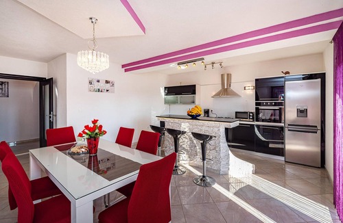 Galovac House | Gorgeous home in Galovac
