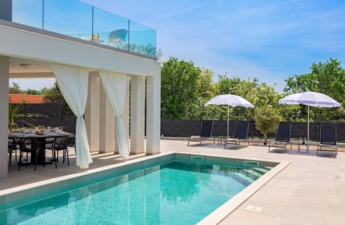 Garica House | Gorgeous home in Garica