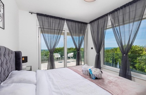 Garica House | Gorgeous home in Garica