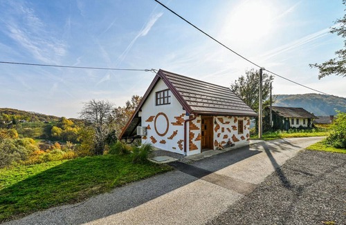 Donja Voca House | Gorgeous home in Gornja Voca with sauna