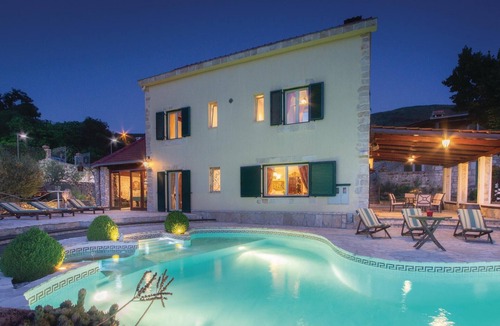 Sestanovac House | Gorgeous home in Grabovac with sauna
