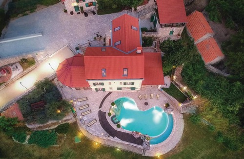 Sestanovac House | Gorgeous home in Grabovac with sauna