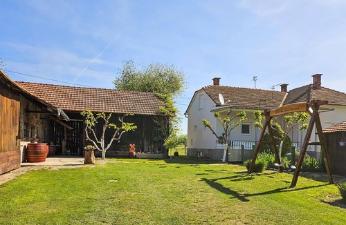 Ferdinandovac House | Gorgeous home in Ferdinandovac with WiFi