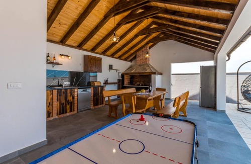 Sveti Filip i Jakov House | Gorgeous home in Gornje Rastane