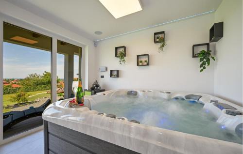 Sveti Ilija House | Gorgeous Home In Luzan Biskupecki With Sauna