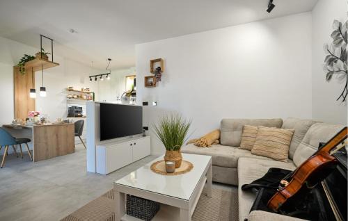 Sveti Ilija House | Gorgeous Home In Luzan Biskupecki With Sauna