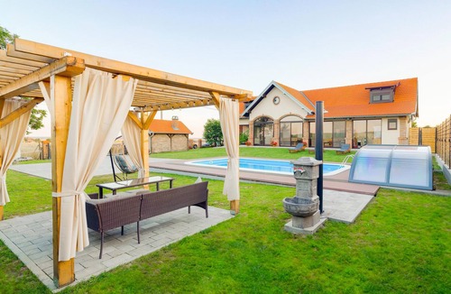 Karanac House | Gorgeous home in Karanac with sauna