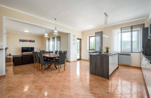 Skropeti House | Gorgeous home in Karojba
