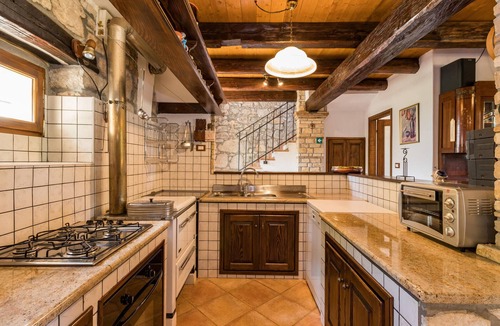 Kosinozici House | Gorgeous home in Kosinozici with WiFi