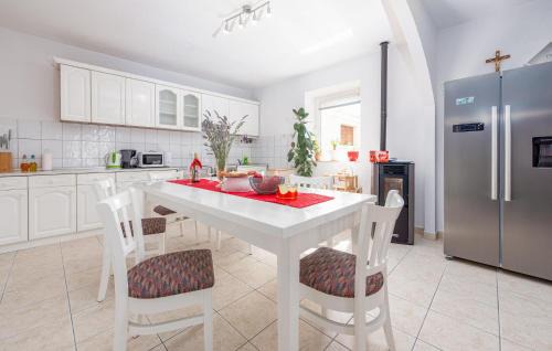 Lisicici House | Gorgeous Home In Lisicic