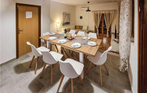 Benkovac House | Gorgeous Home In Miranje Gornje