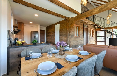 Mace House | Gorgeous home in Mace with sauna