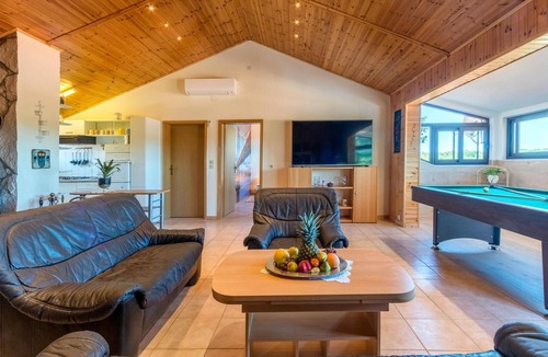 Loborika House | Gorgeous home in Marcana