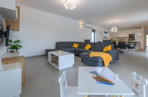 Prodol House | Gorgeous home in Prodol